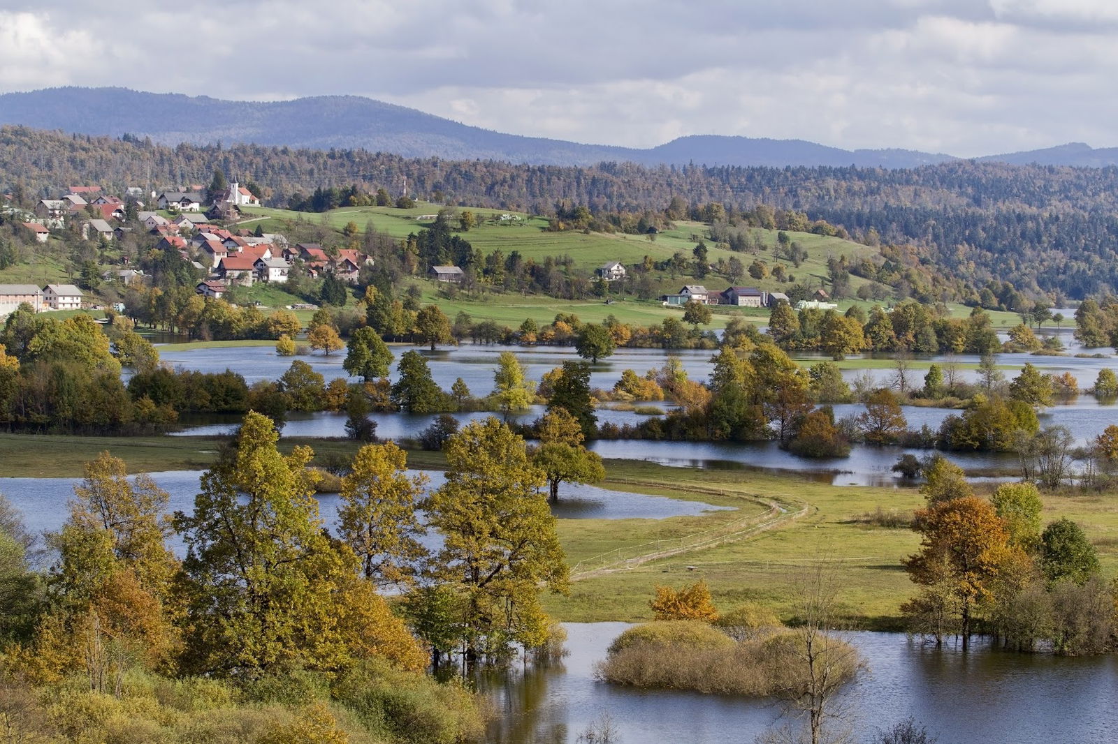 Opazovalnica planinsko jezero