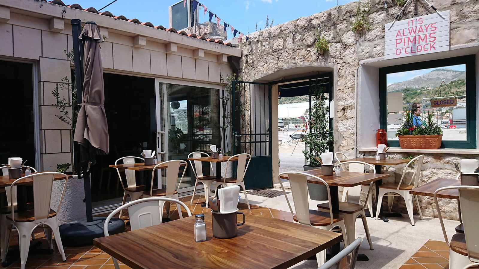 PEPPERS EATERY+COCKTAILS