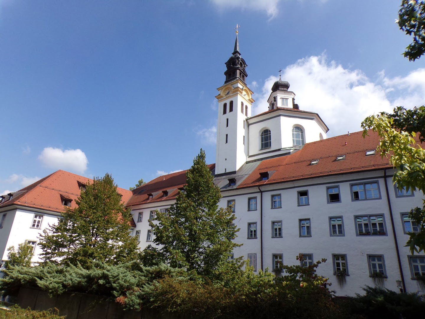 Uršulinski zavod za vzgojo, izobraževanje, versko dejavnost in kulturo