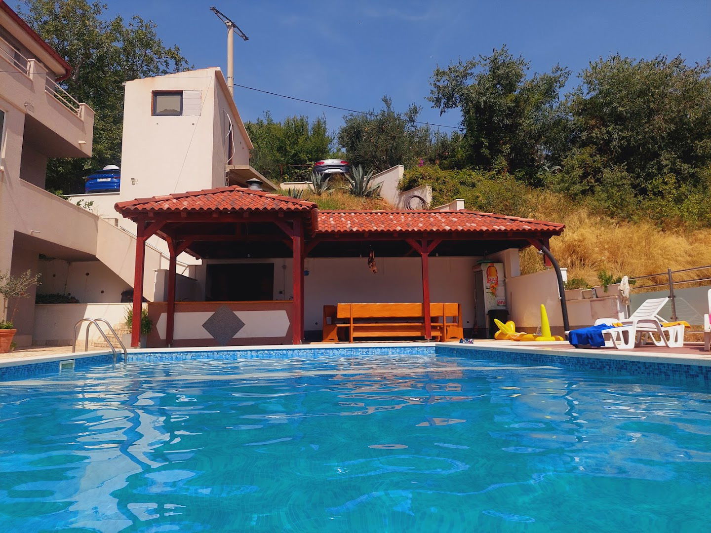 Apartments Josip Zrnovnica