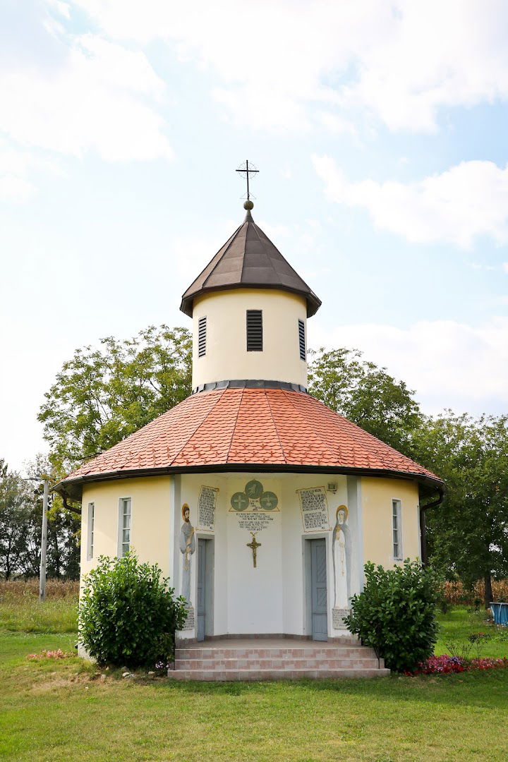 Chapel of Mary the Queen of St. crowns