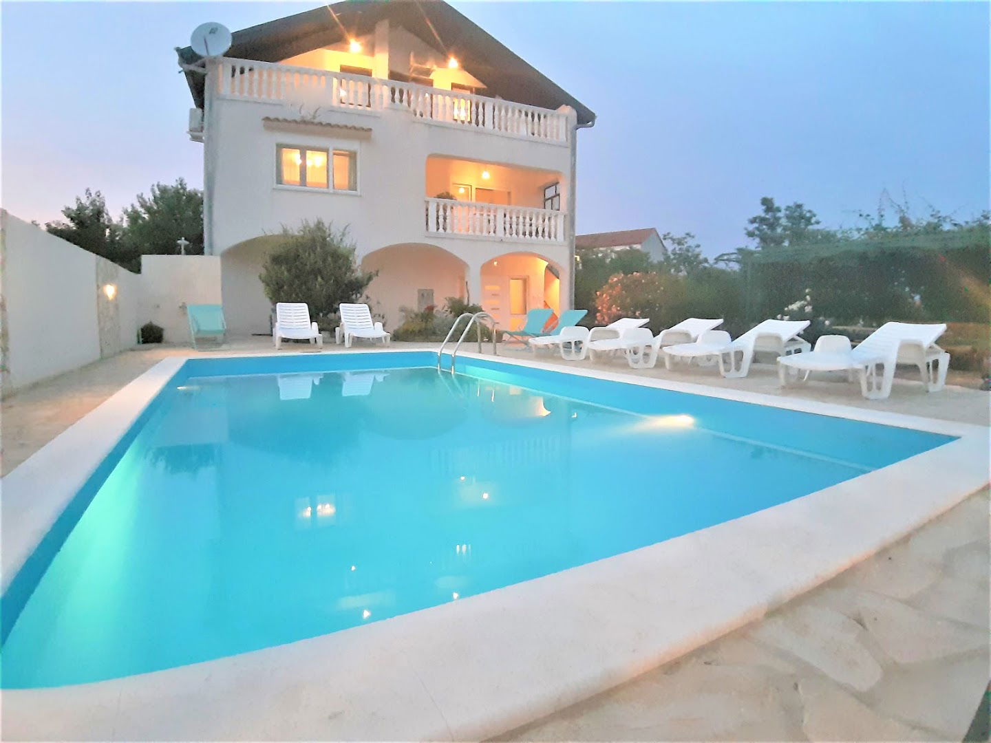 Apartments Nika with private pool