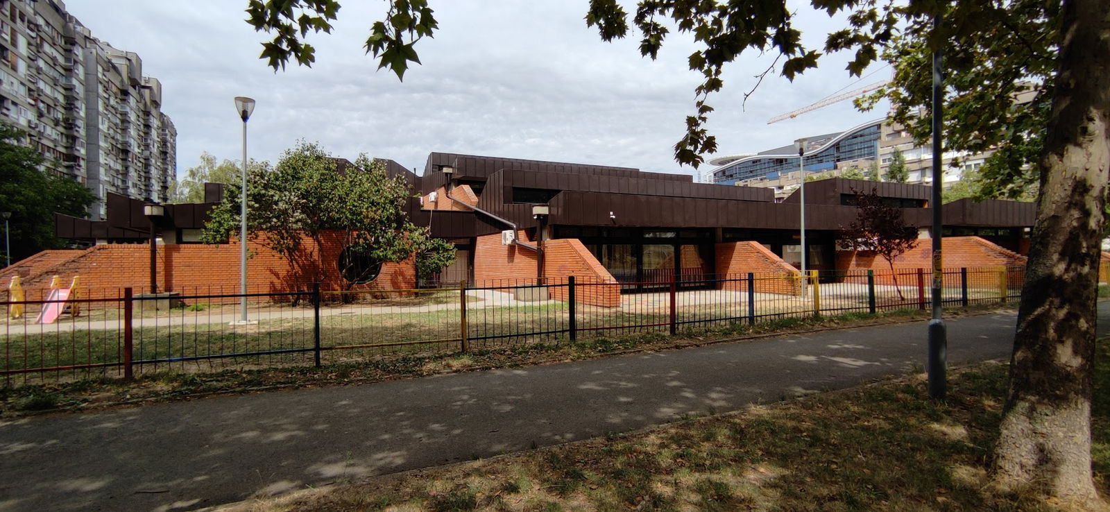 ПУ 11. април, вртић "ПЧЕЛИЦА"