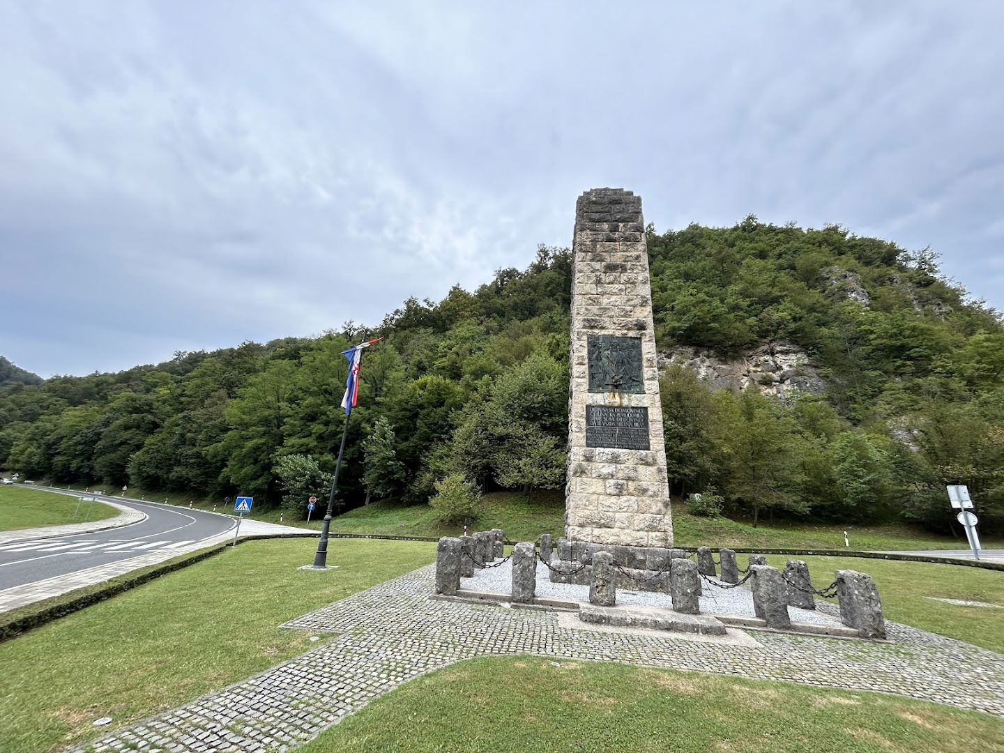 Spomenik hrvatskoj himni