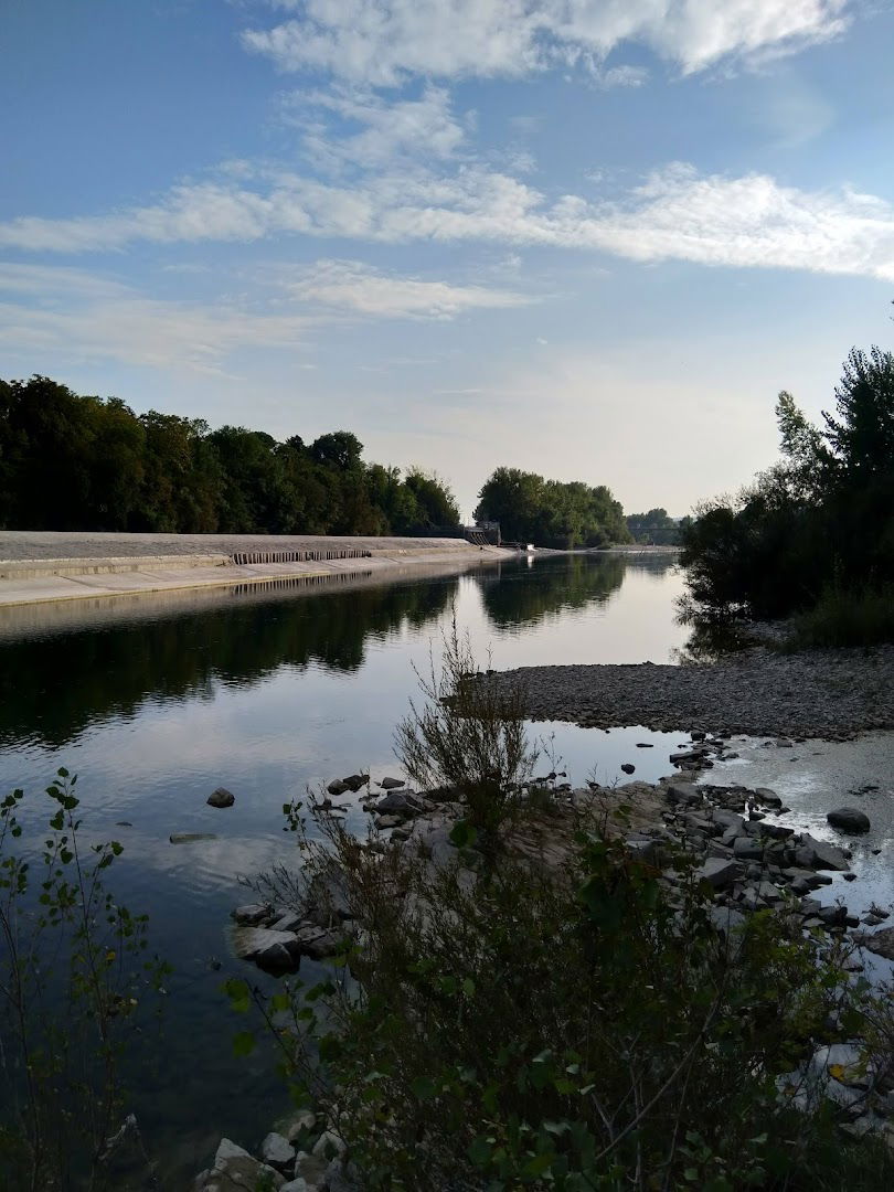 Melita Vial - sobodajalka