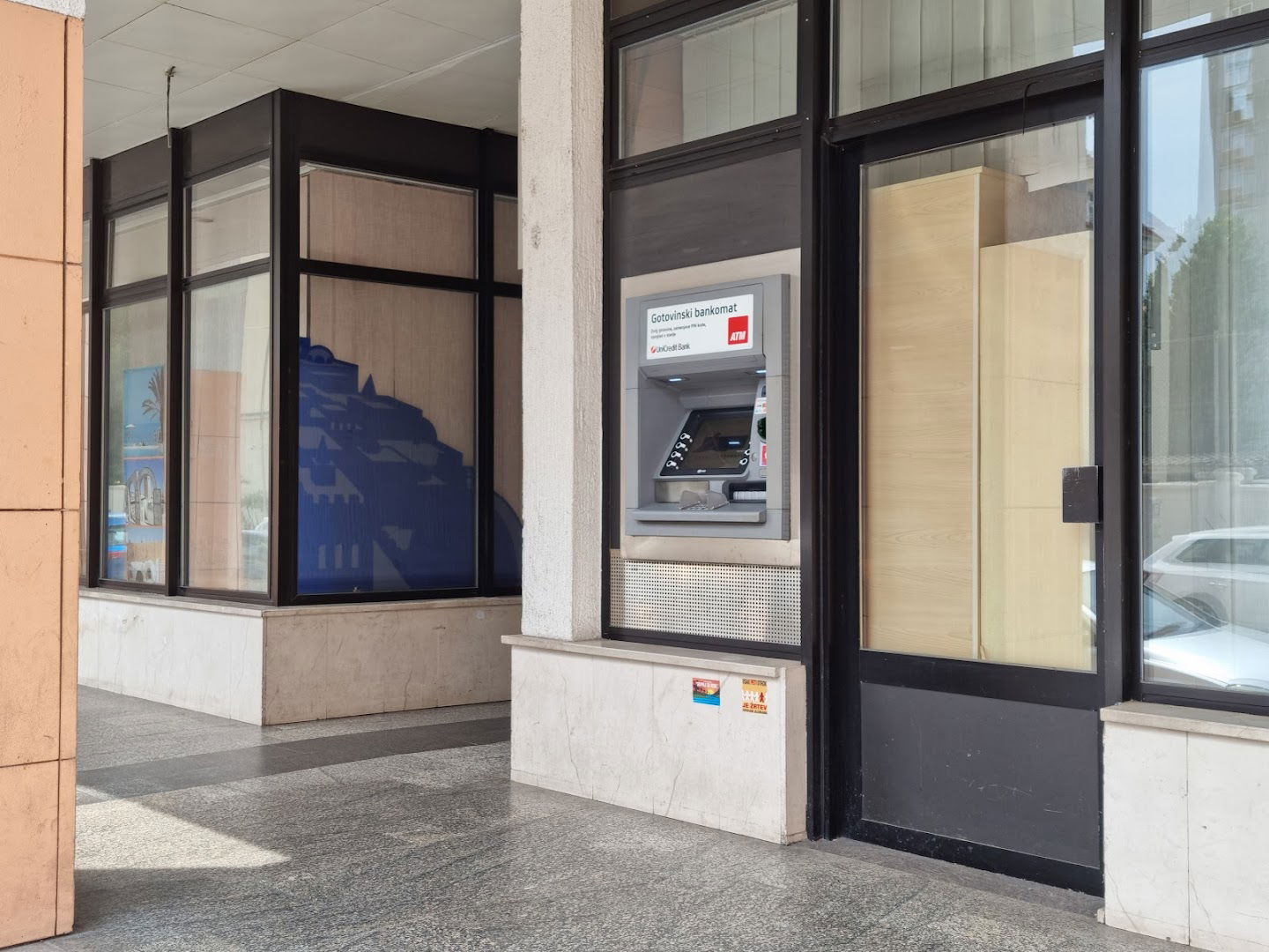 UniCredit Bank - Bankomat