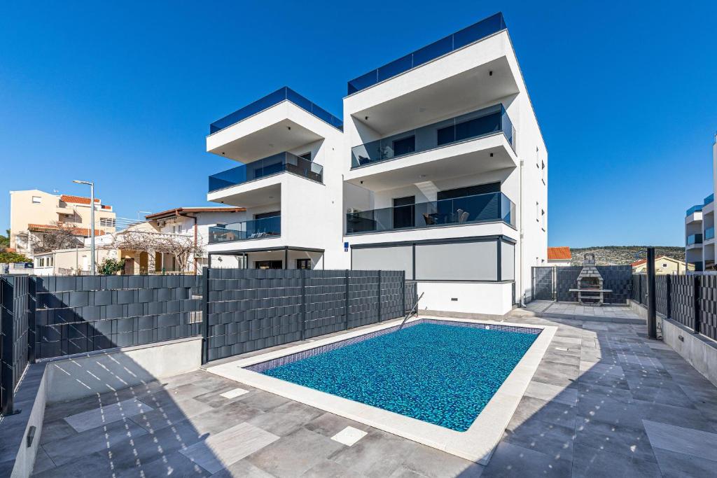 Luxury apartment Pia with swimming pool and grill