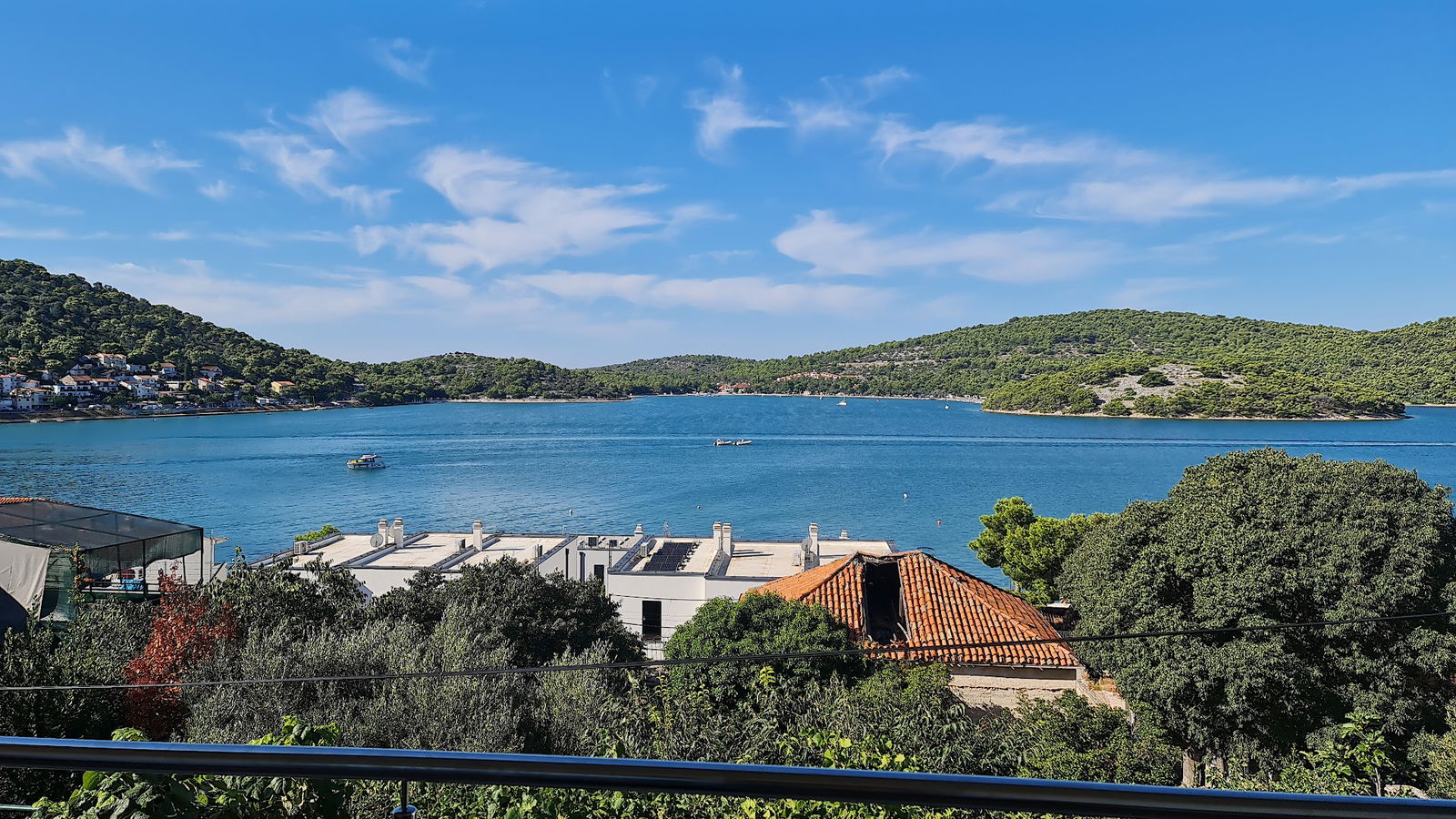 Apartments Hari Tisno