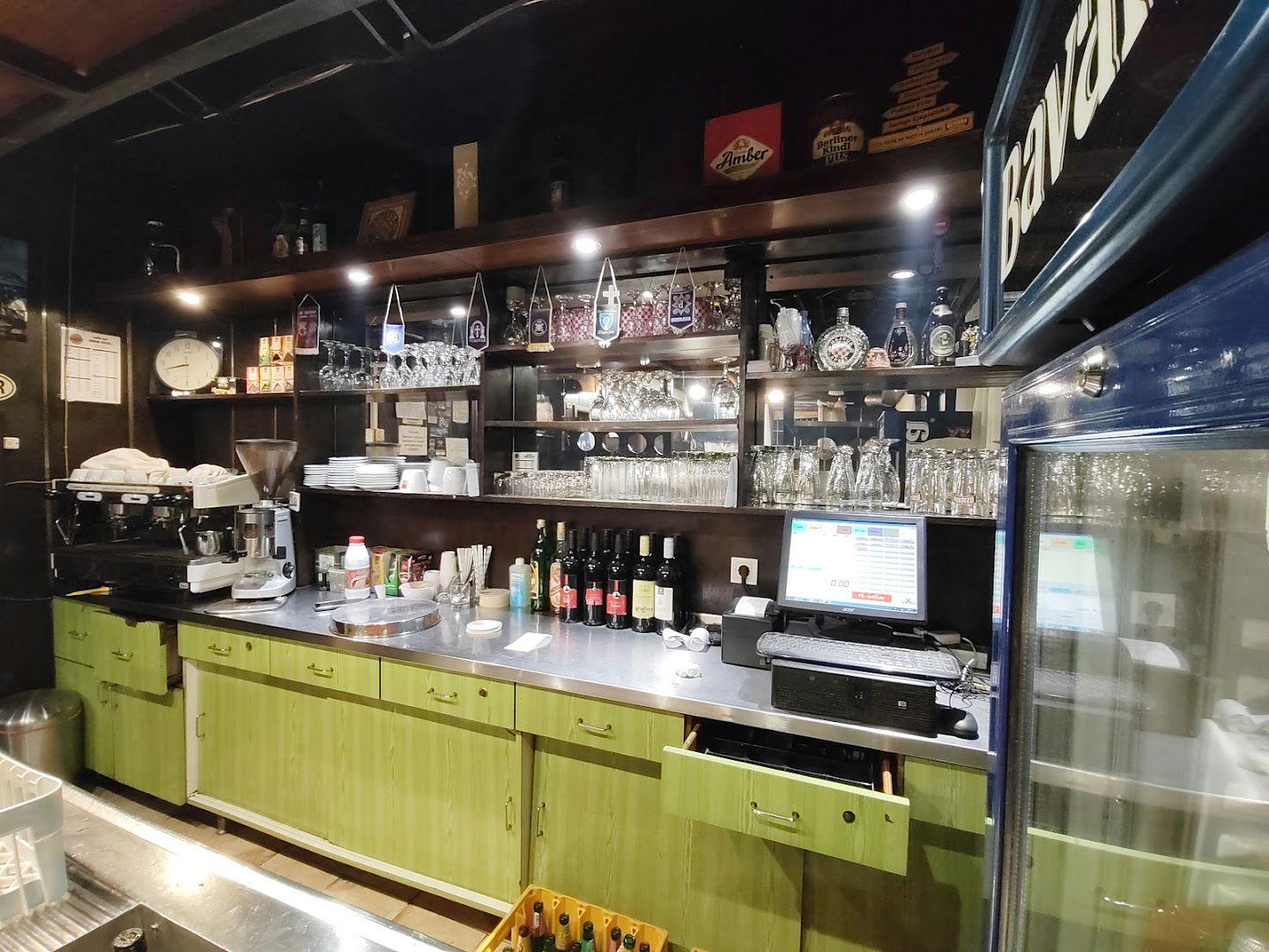 Caffe Bar Mirni Kutić, vl. Josip Badrov