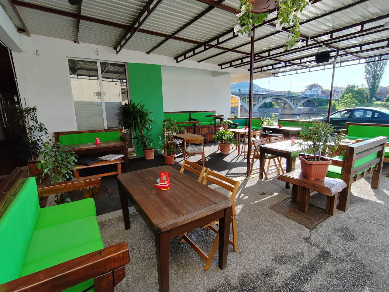 Snack bar *GREEN RUSH*