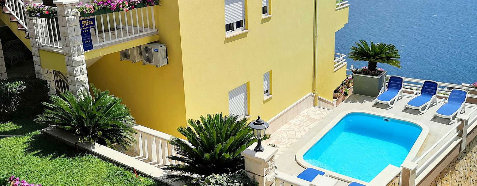 Apartments villa Mira / Omis