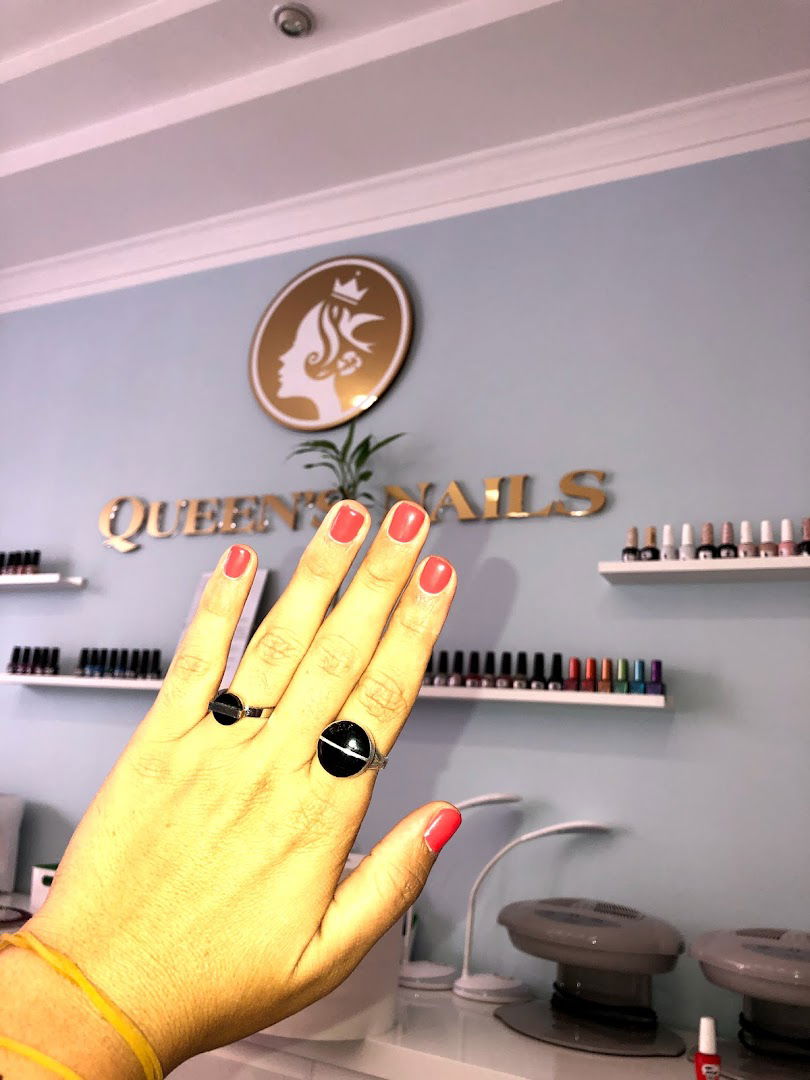 QUEEN'S NAILS