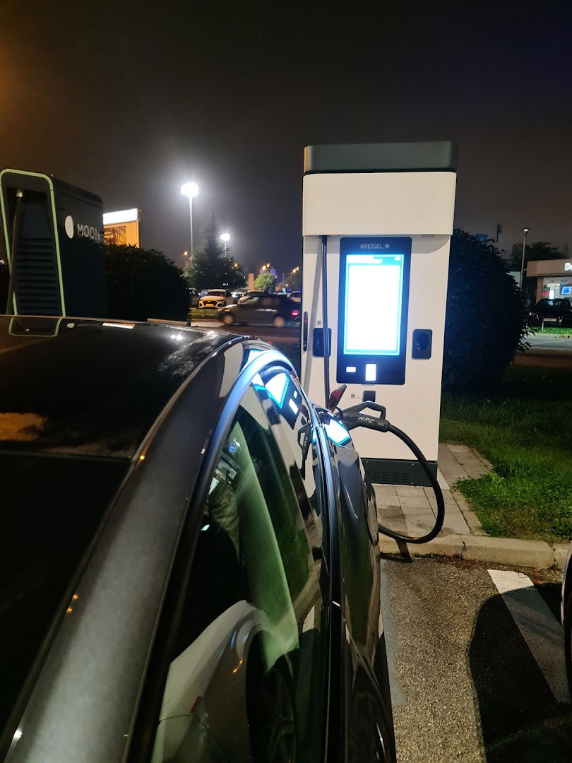 MOON POWER Charging Station