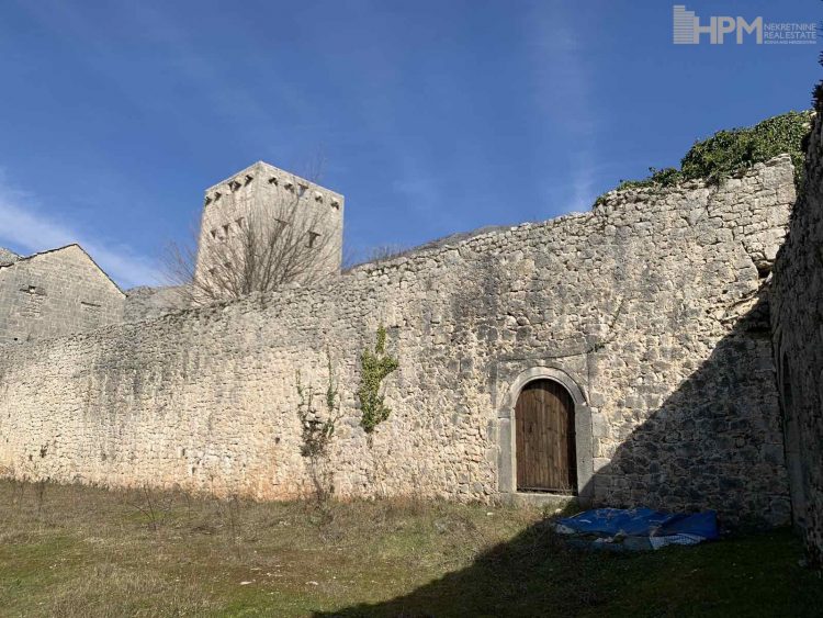 Srednjovjekovni zamak Reisulbegovica