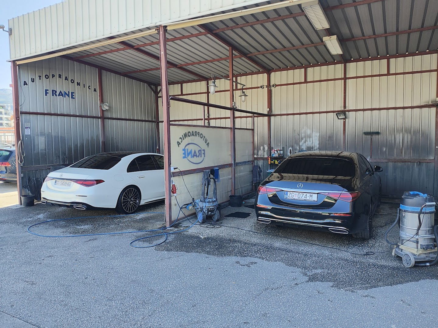 Car wash & caffe bar FRANE