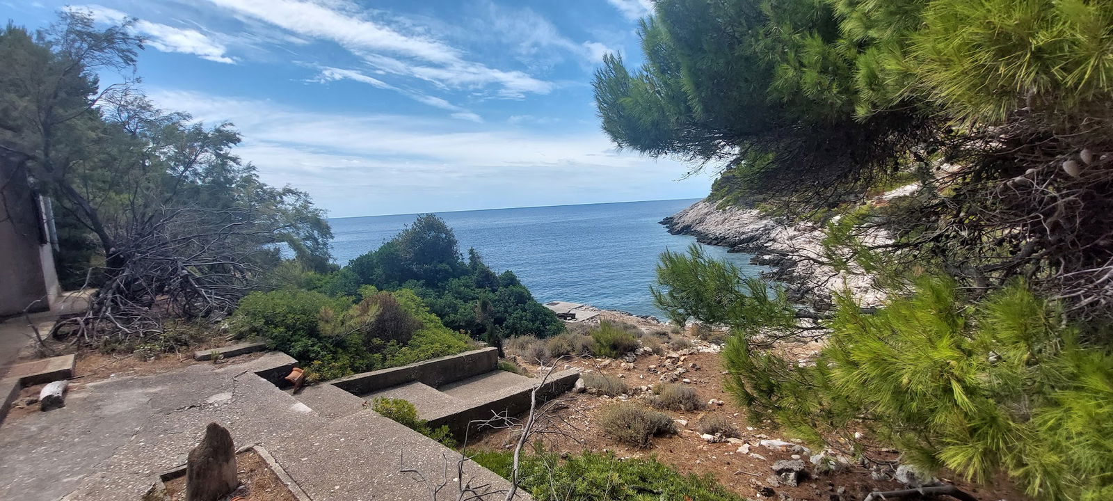 Napuštena JNA kuća