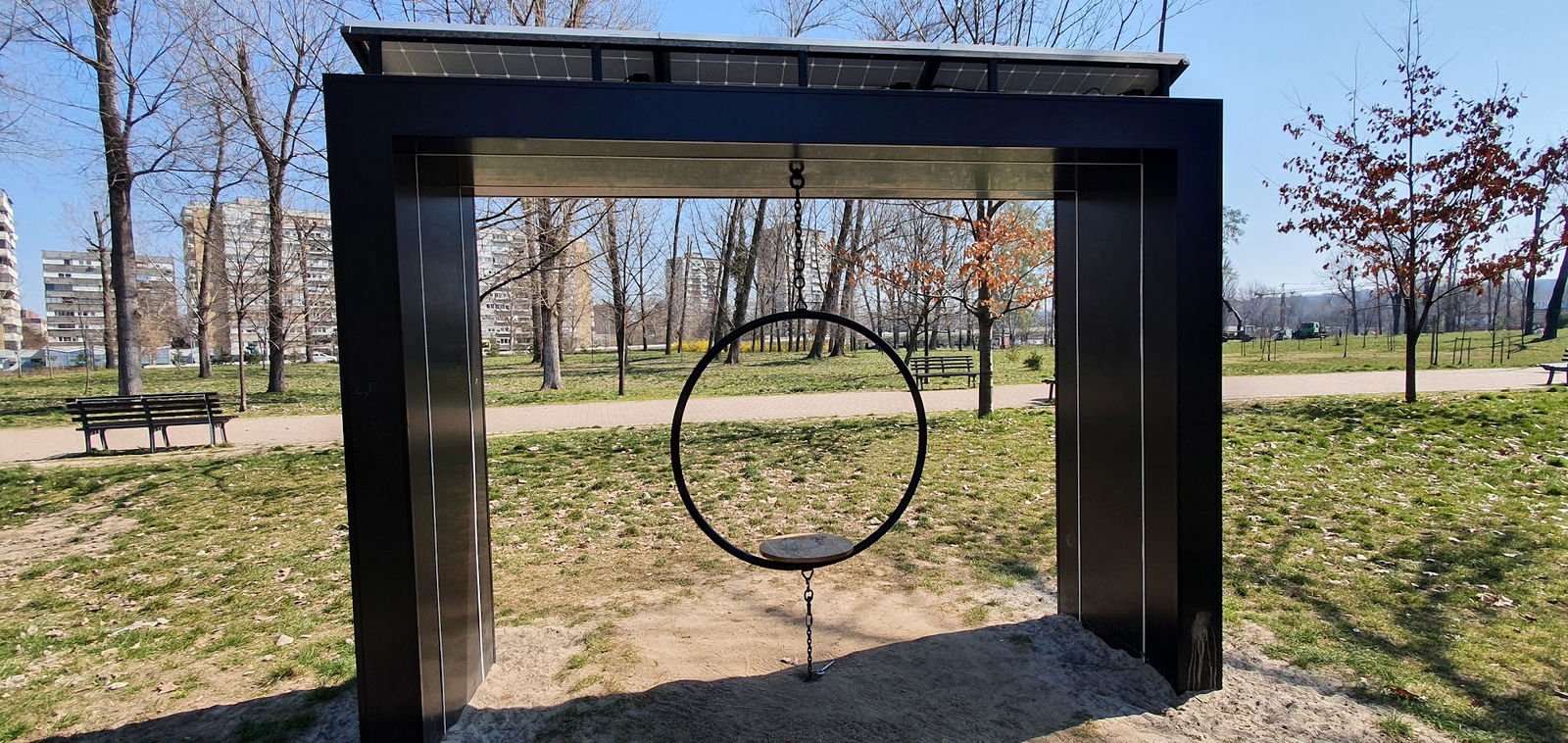 Ljuljaška u Limanskom parku