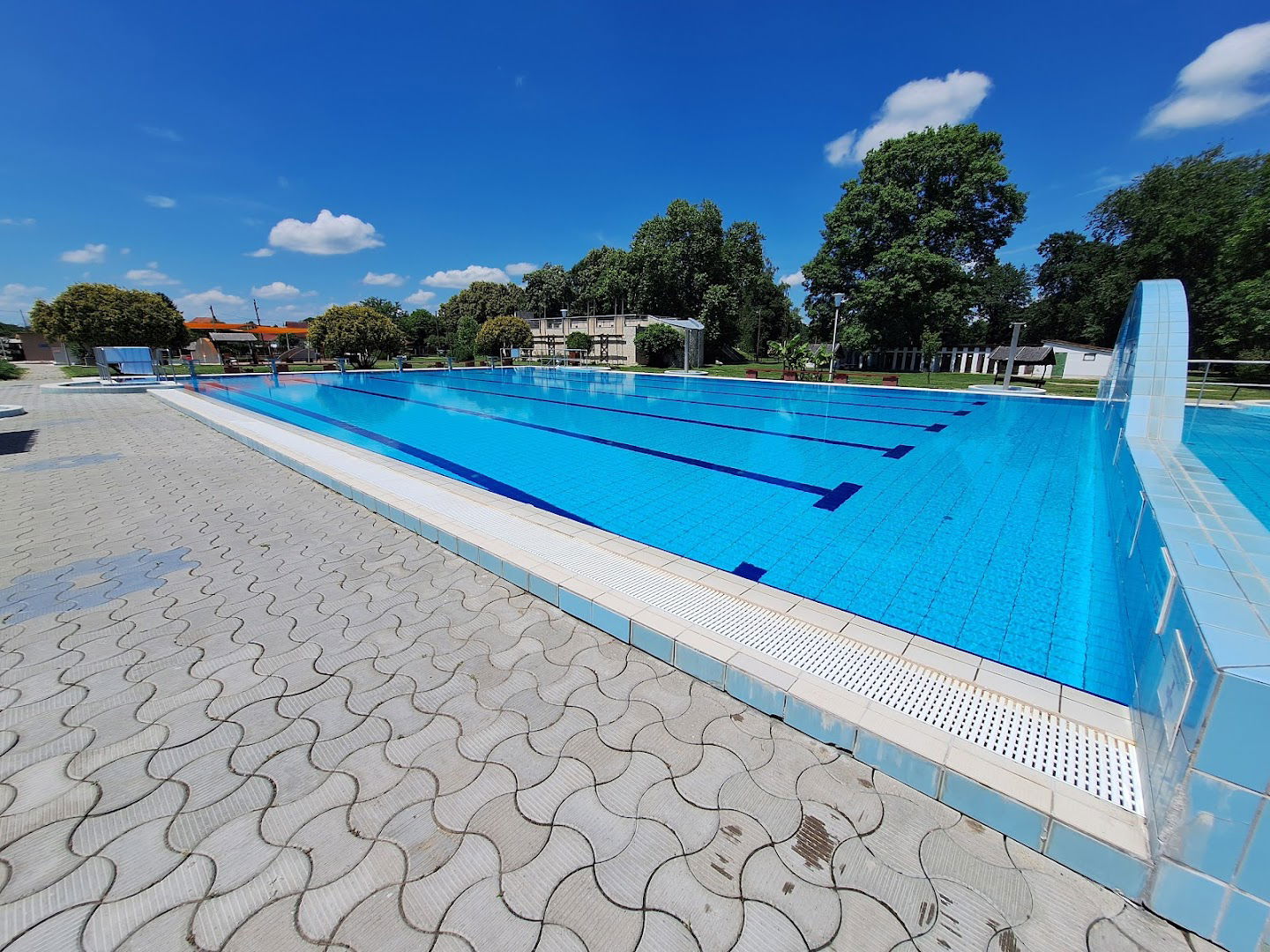 Strandfürdő, Sellye