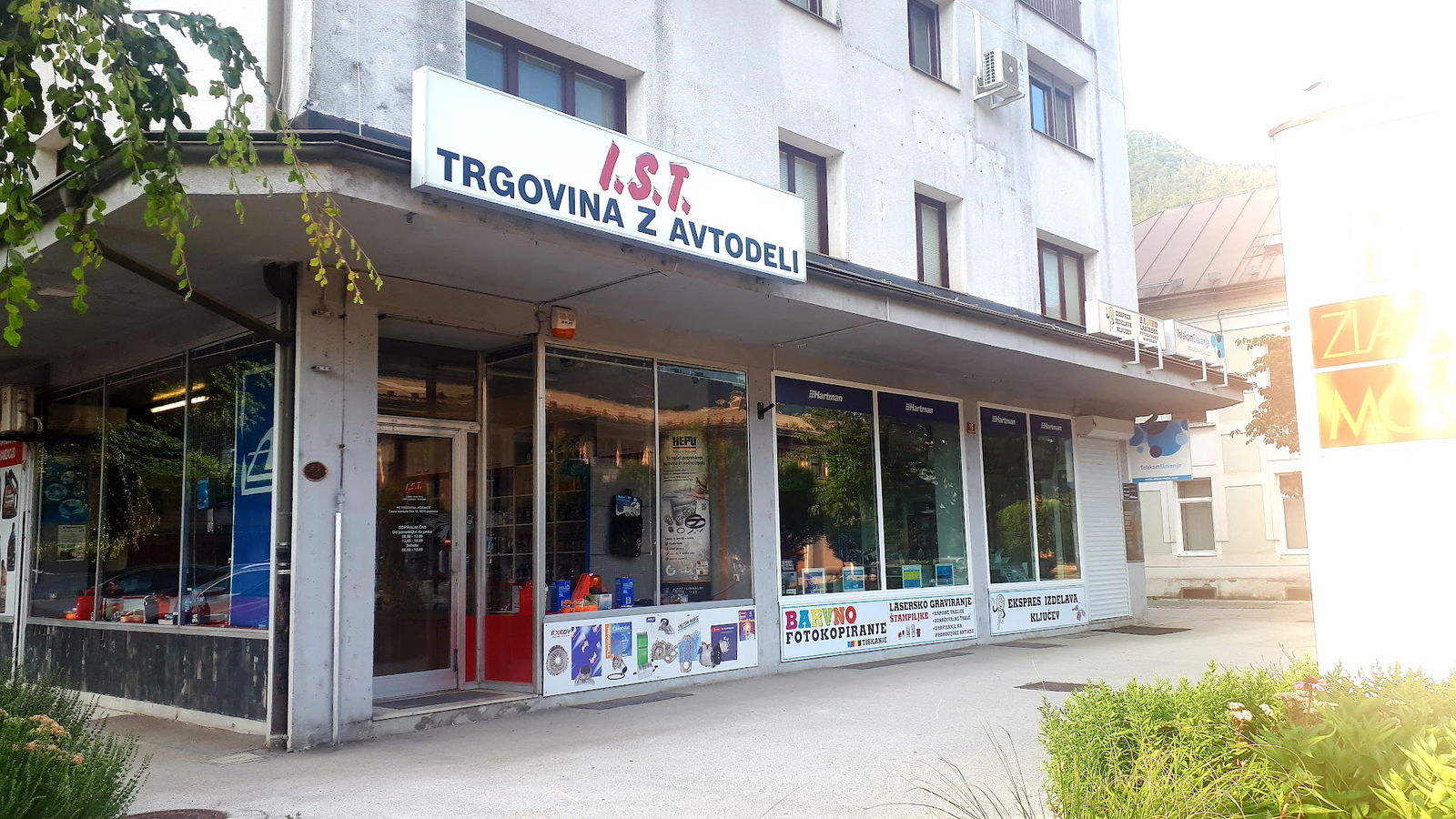 I.S.T. Avtodeli, Trgovina Jesenice