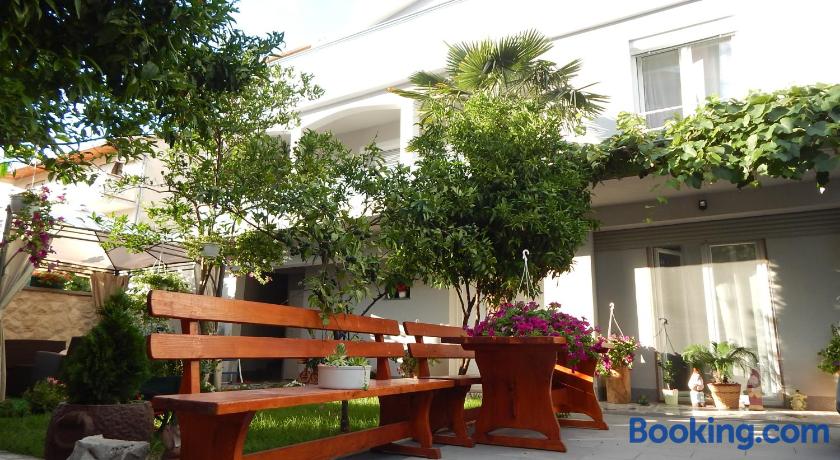 Apartments & Rooms Marinka