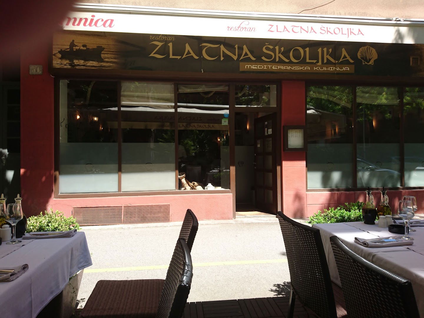 Restoran ZLATNA ŠKOLJKA