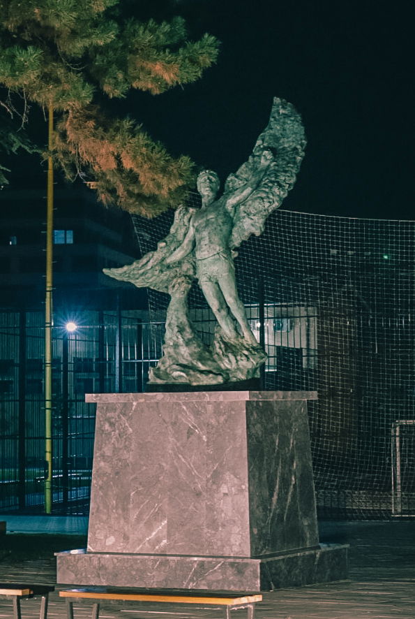 Статуа Икара