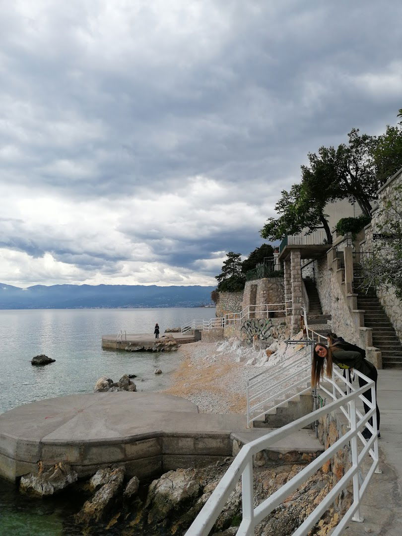 Javna plaža Pećine