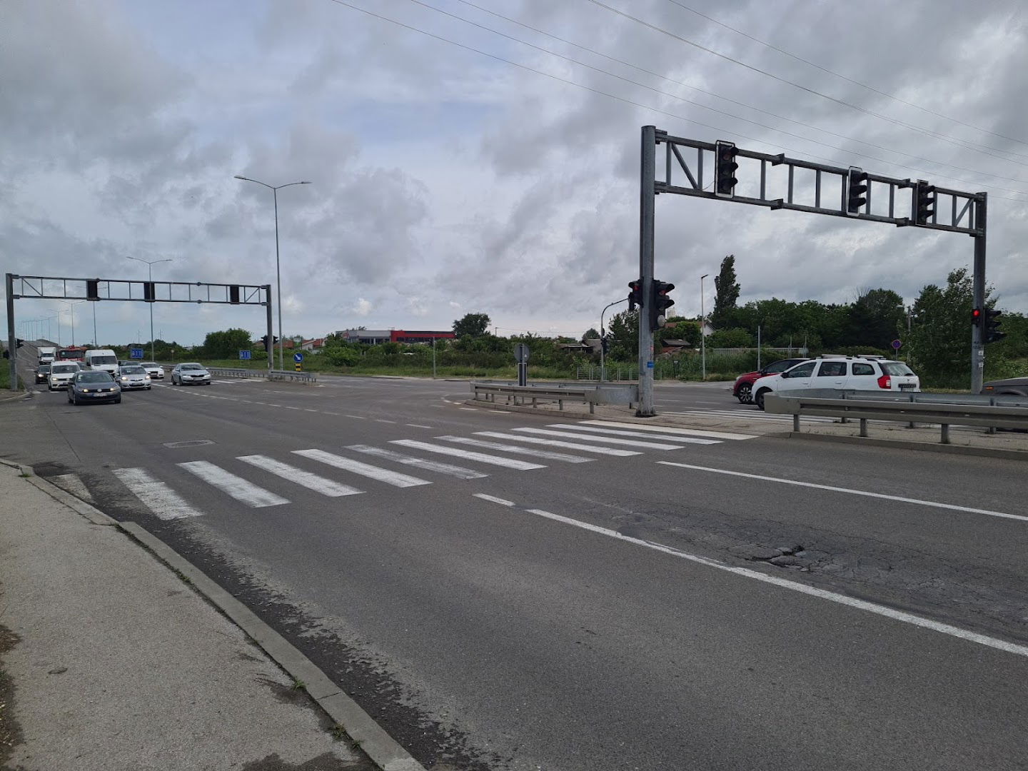 Sebeš raskrsnica može levo