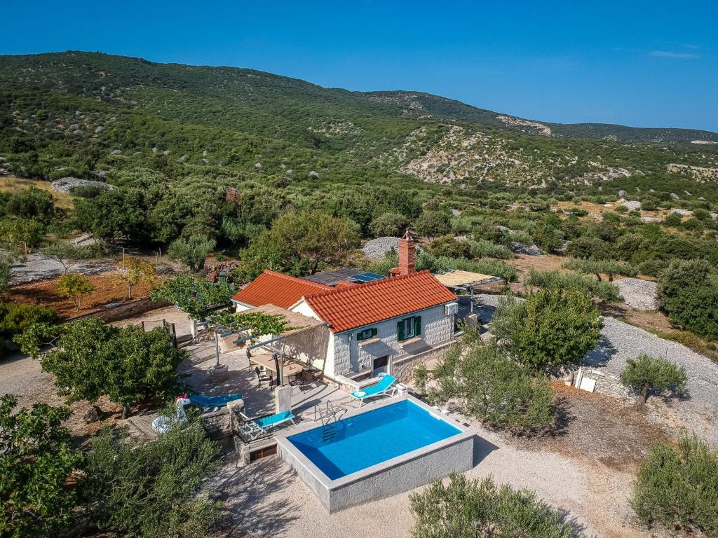 ROBINSON HOUSE DUBROVE