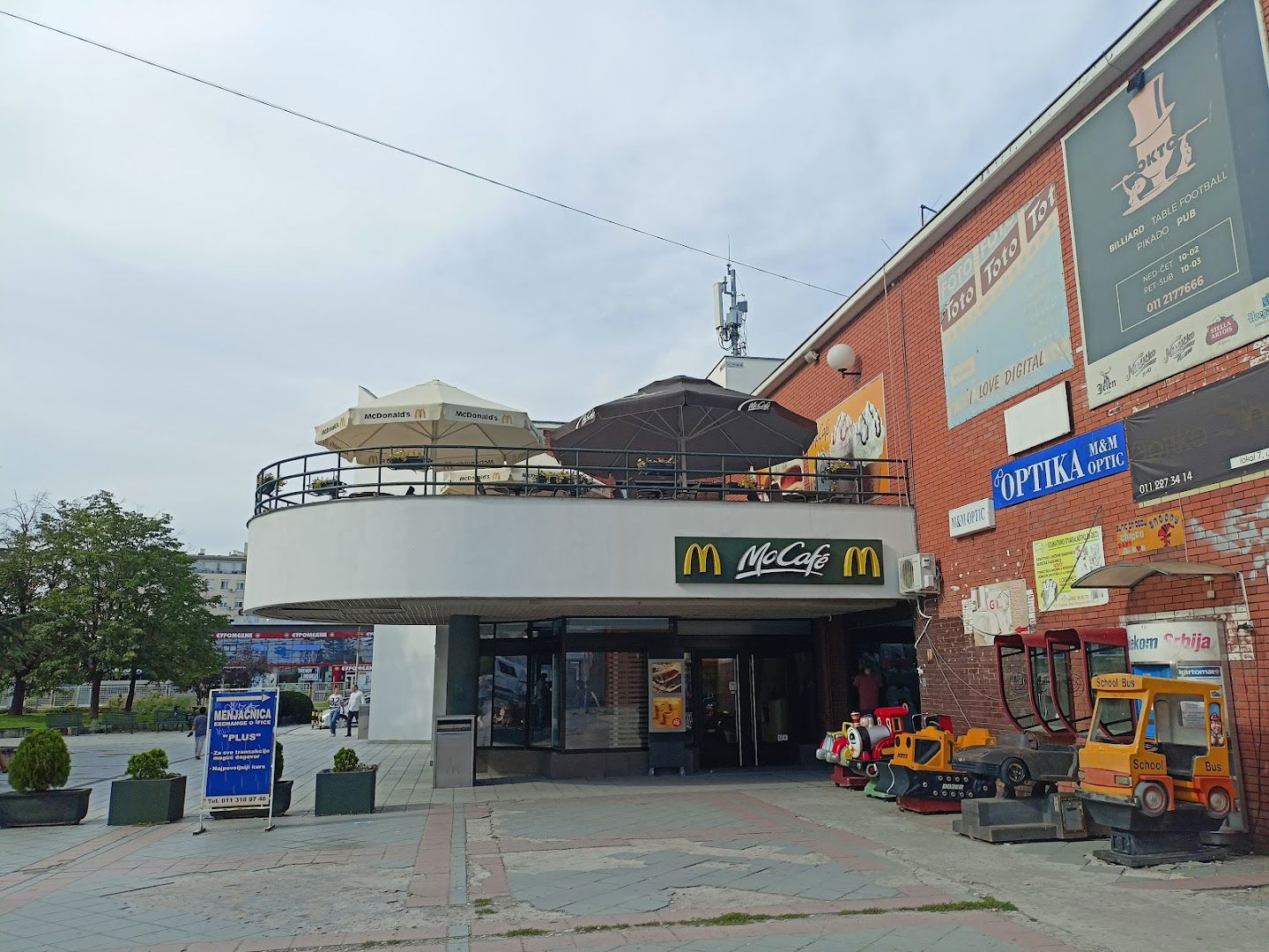 Shopping center Piramida