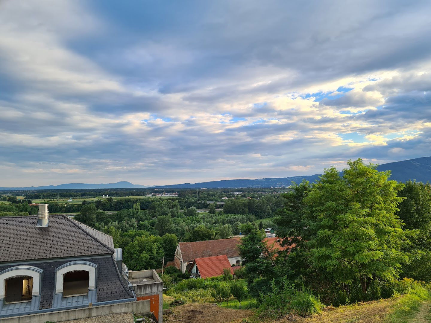 Pilgerweg nach Gorca durch die Weinberge