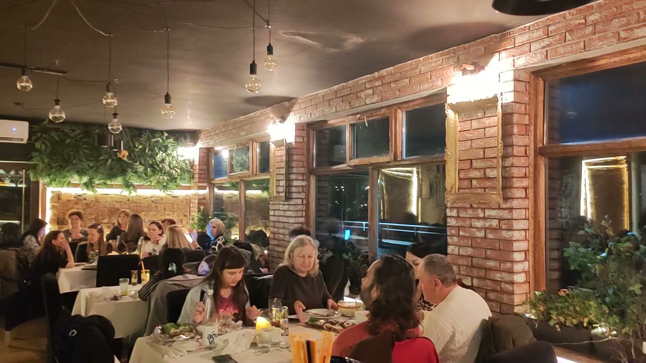 Restoran Karpati Kapija Đerdapa la Ion/Taverna Carpați Porțile de fiar la Ion