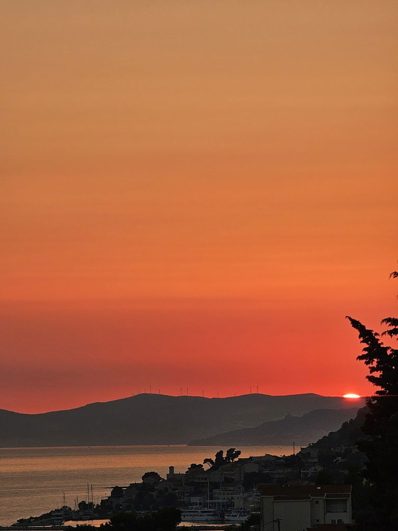 Autopraonica - INA Omiš