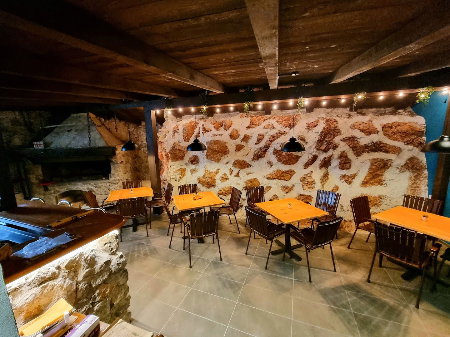 The Hill Pizza & Grill