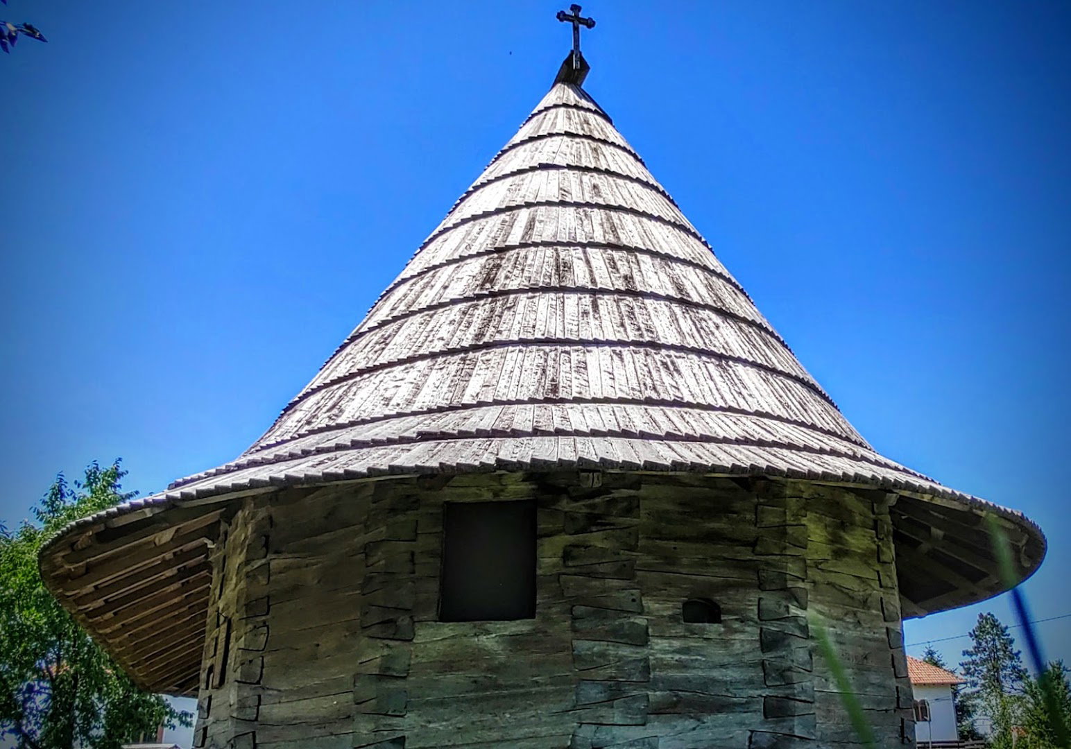 Црква брвнара у Вранићу