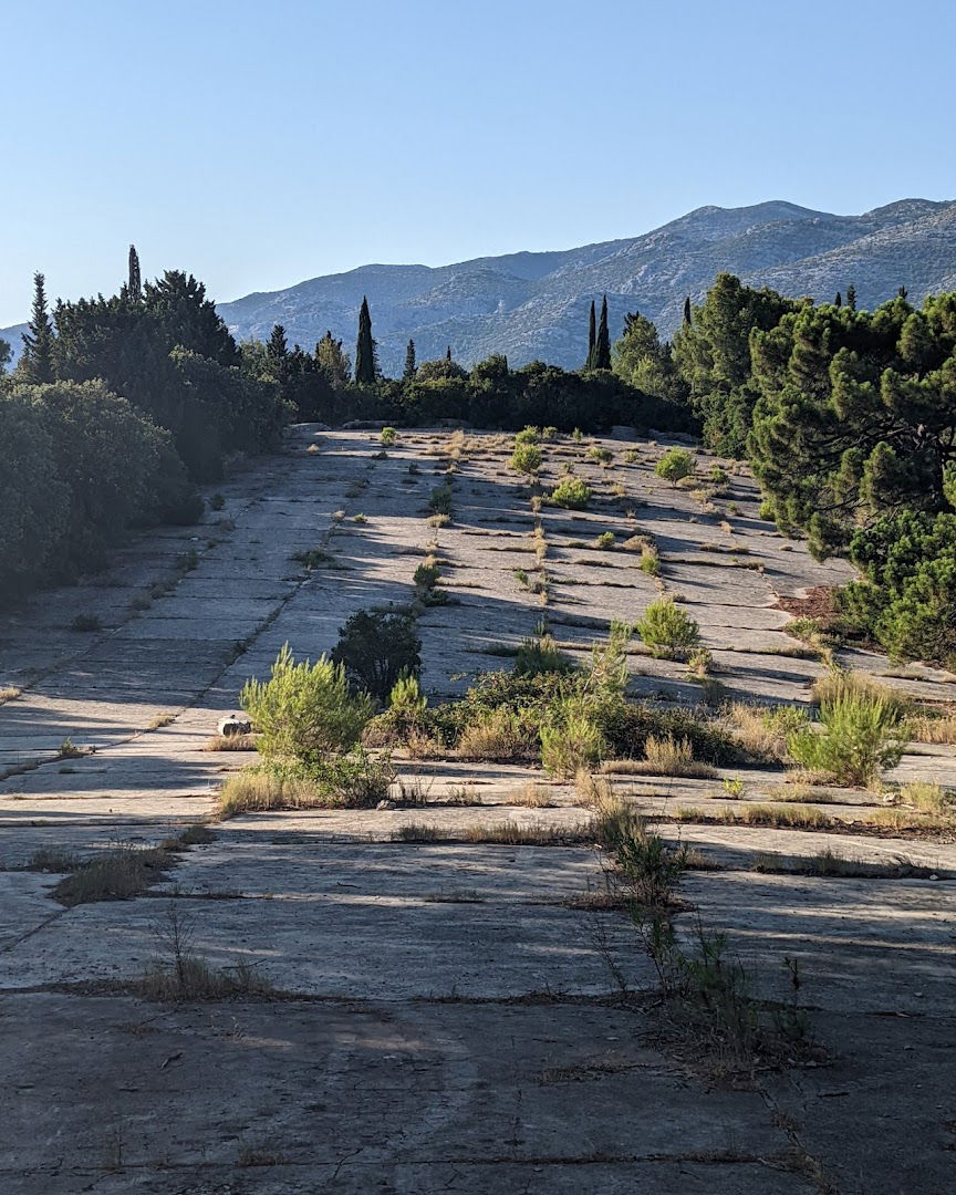 Water collecting plateau