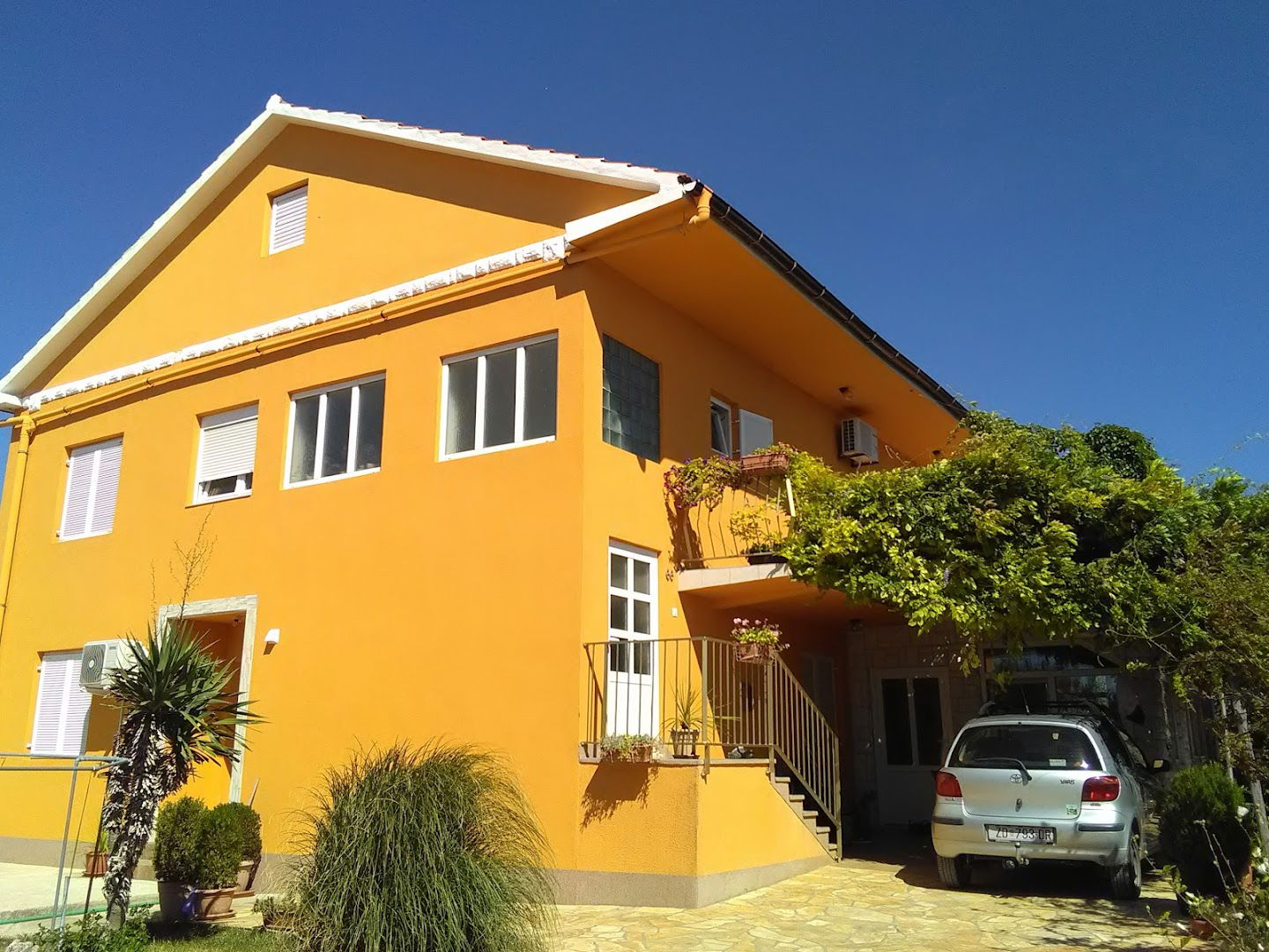 Apartmani Milutin Vrsi