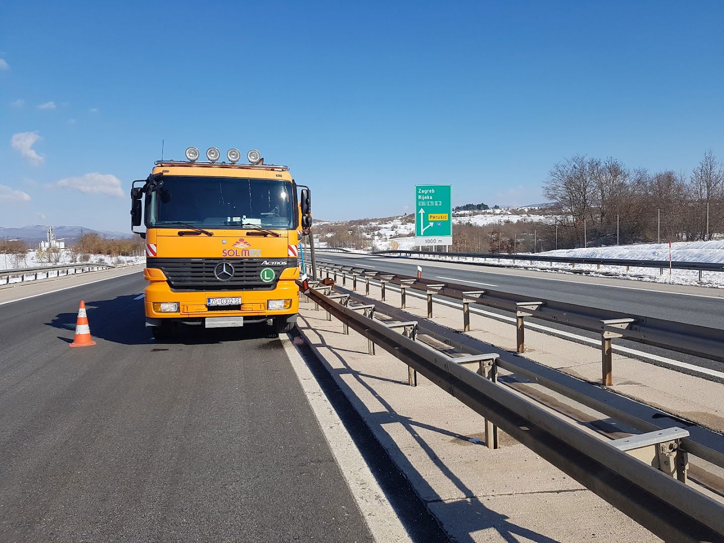 Industrijiska Cesta, Perušić