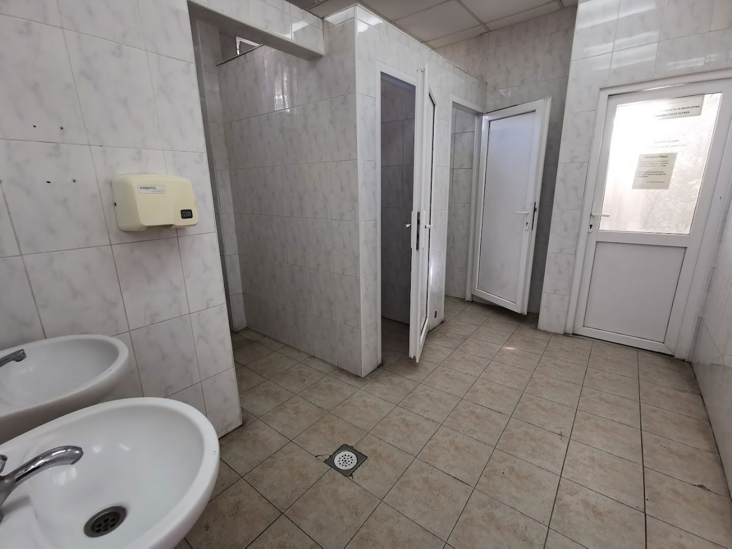 Čuburski Park Toilets