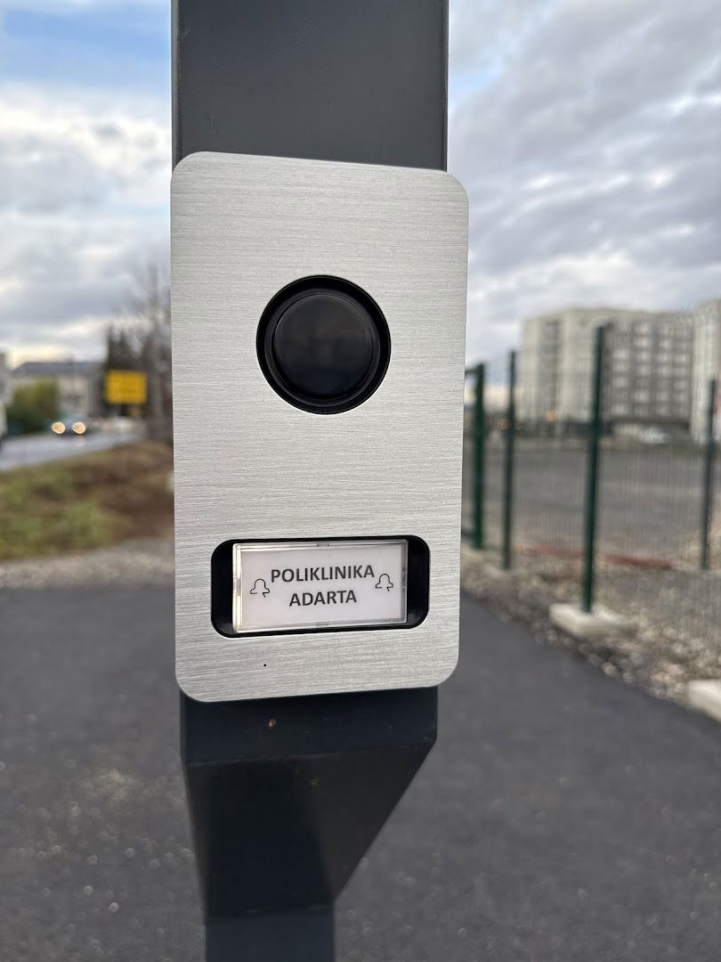 Poliklinika Adarta Arena Parking