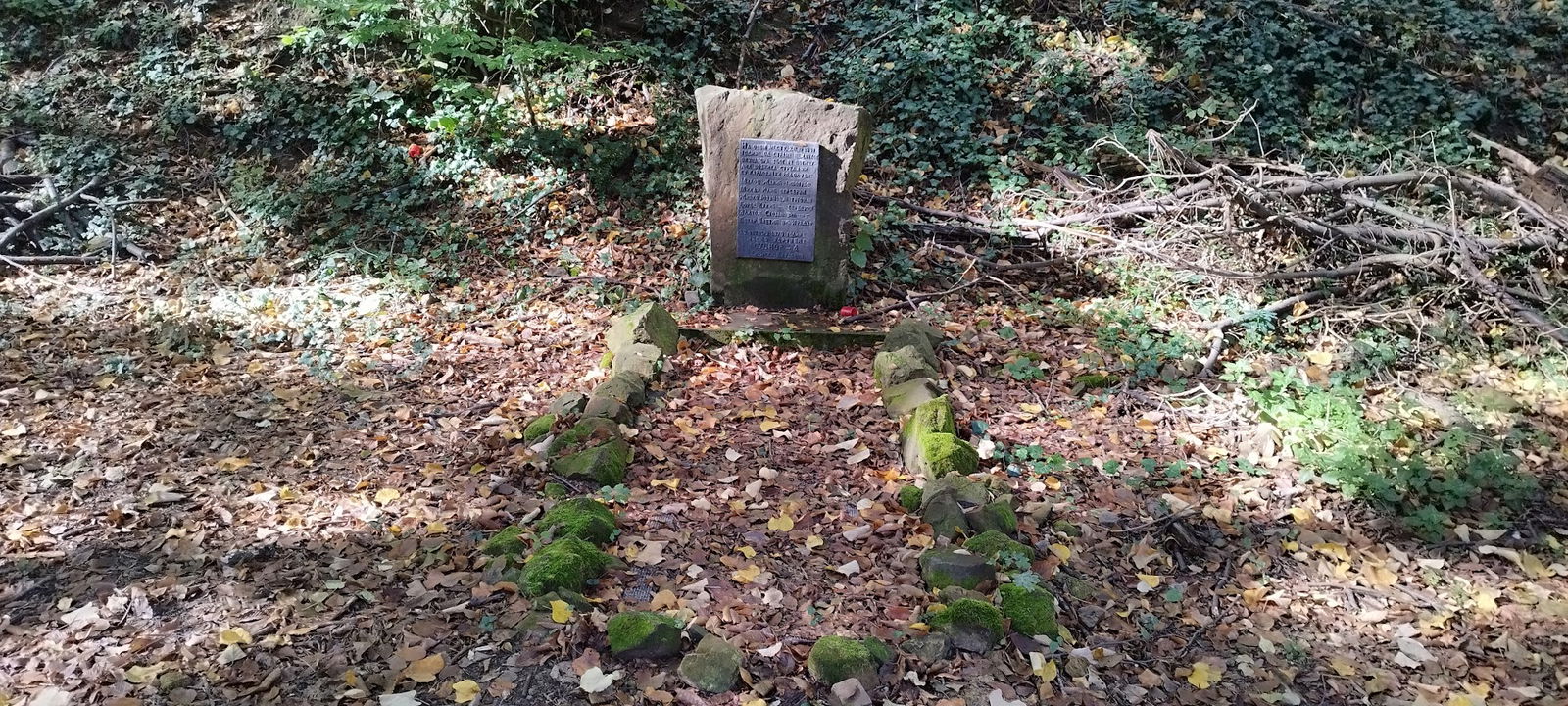 Spomenik streljanim Karlovčanima