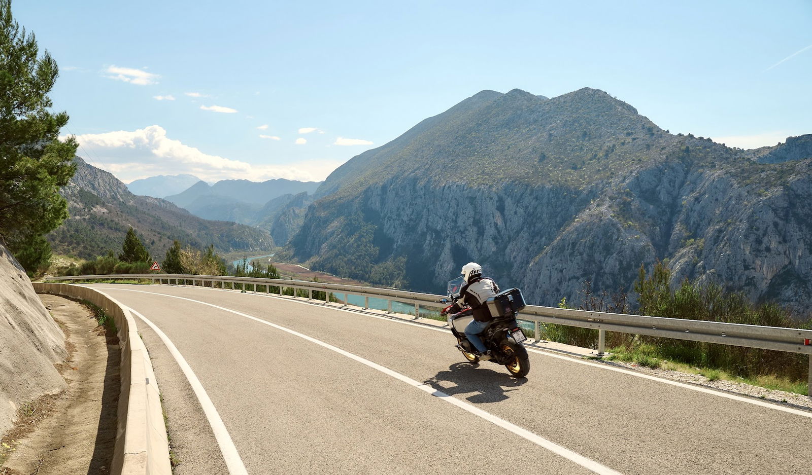 Motorcycle rental Desmo Adventure airport delivery point