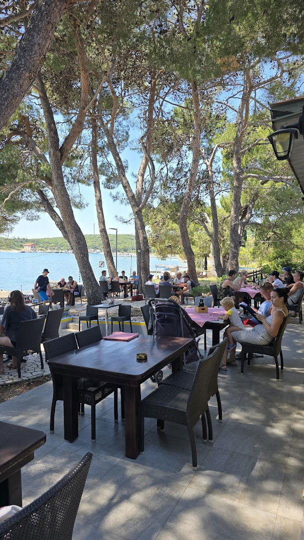 Konoba Feral & il Pirata lounge Martinšćica