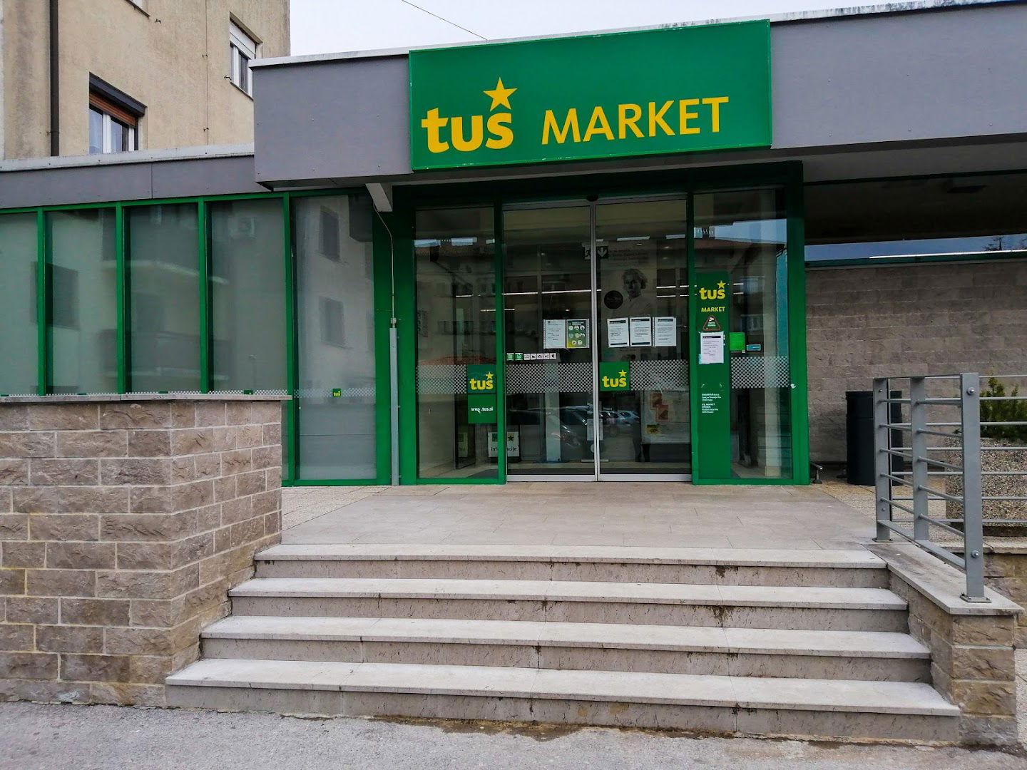 Tuš market Divača