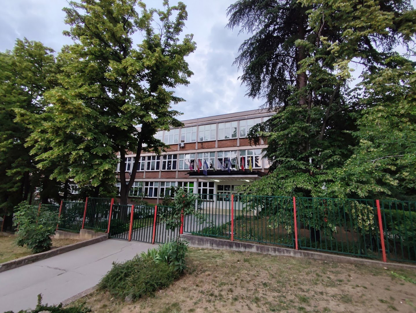 Основна школа „Бановић Страхиња“