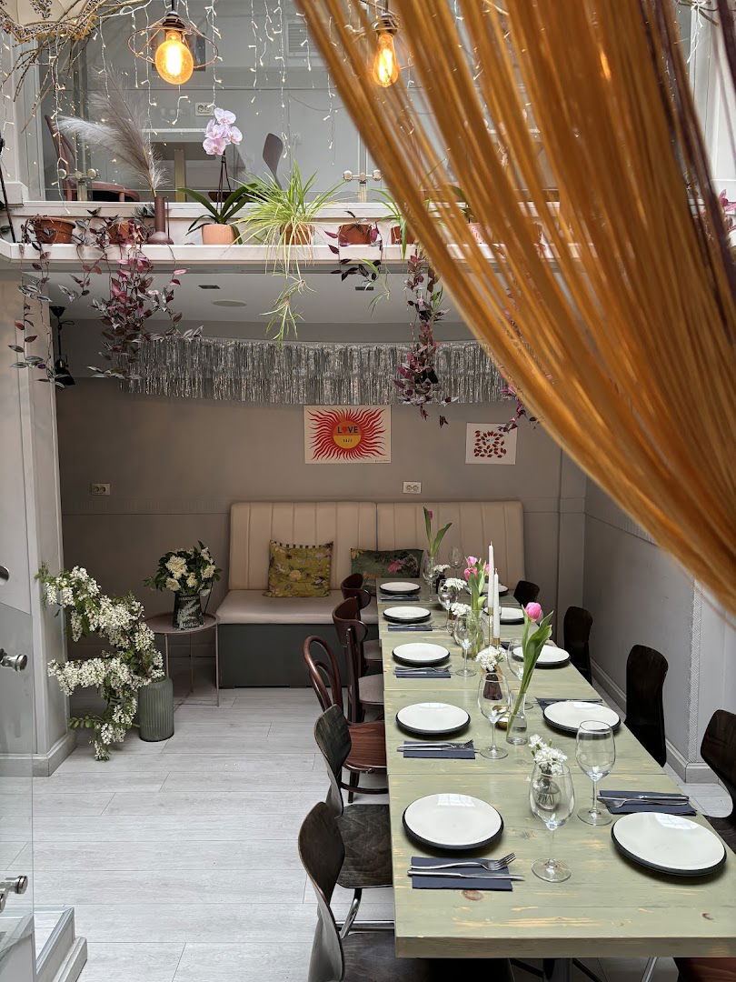 Miamiam Restaurant & Catering