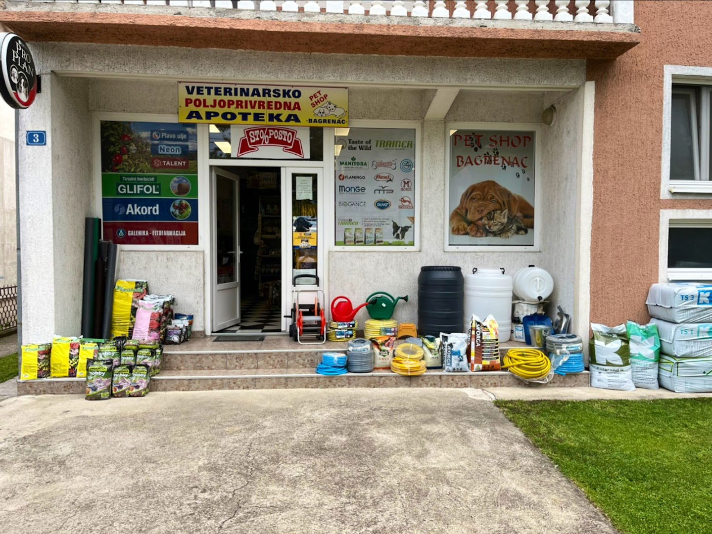 Pet shop "Bagrenac"