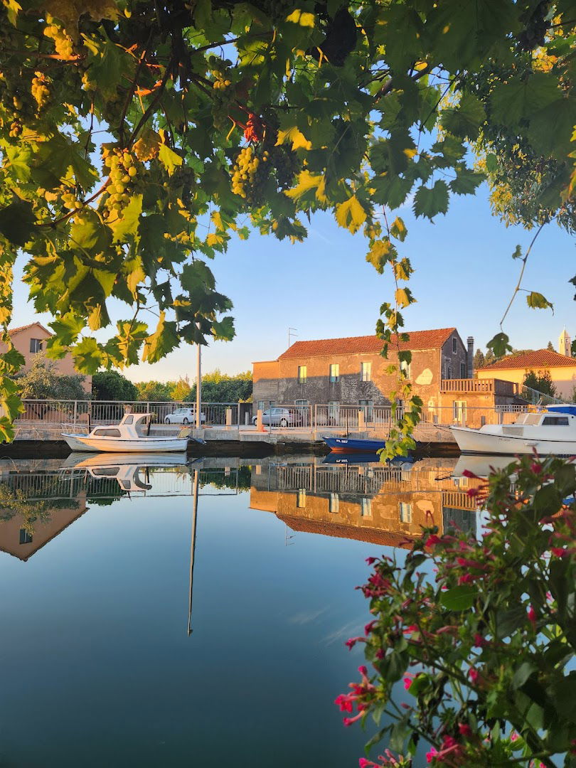 Apartmani Kaka caffe-bar-bistro