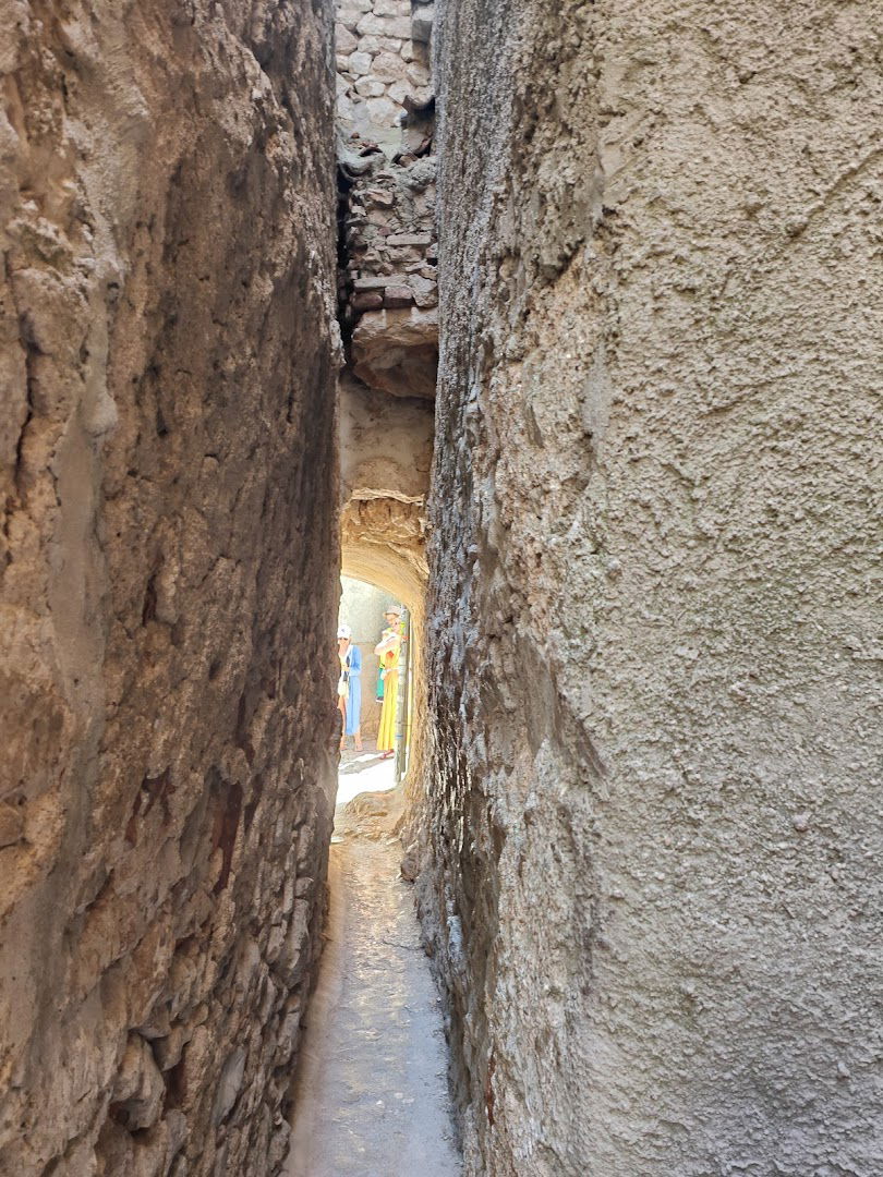 Narrowest street