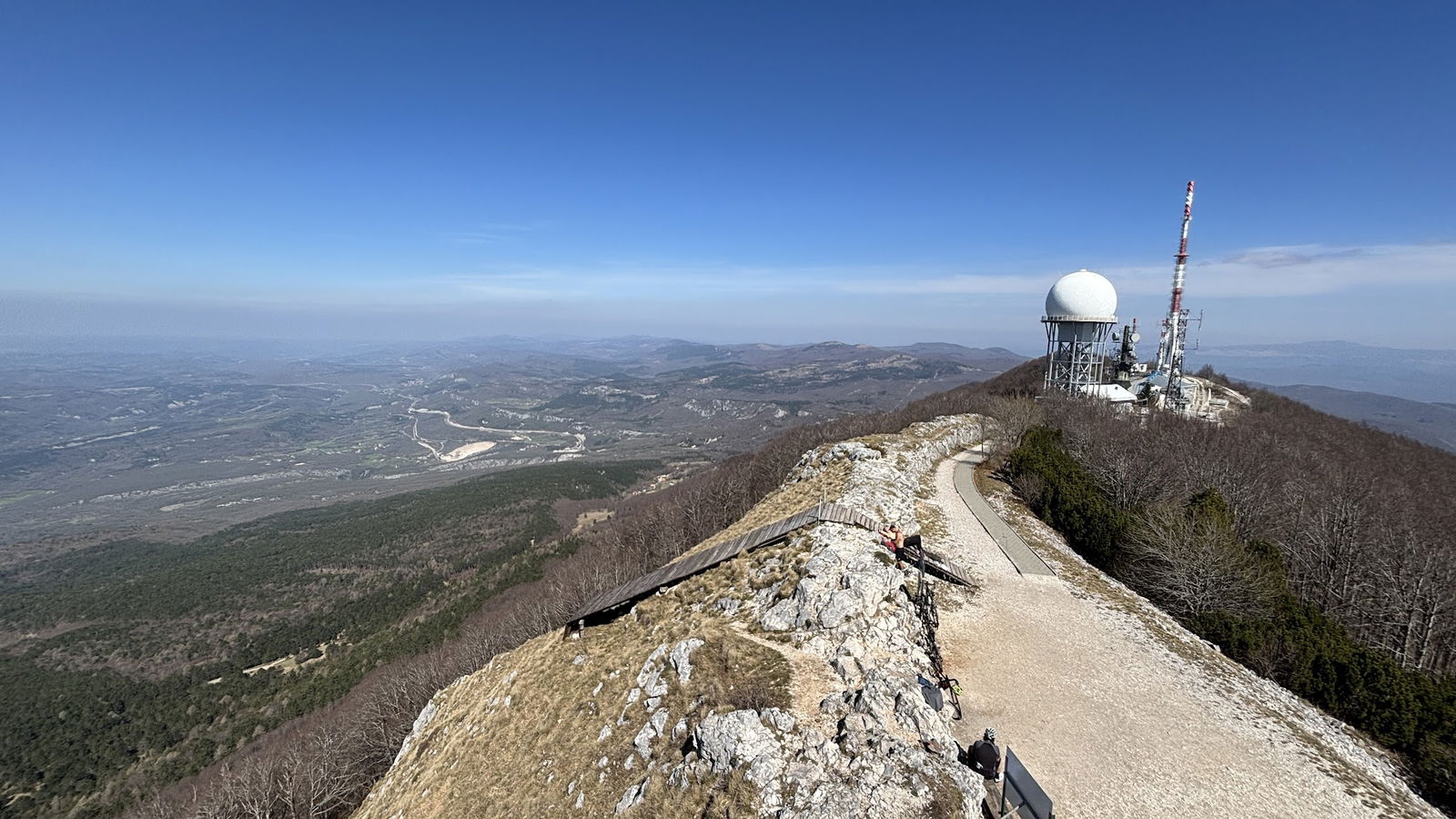 Aussichtsturm auf dem Vojak Gipfel